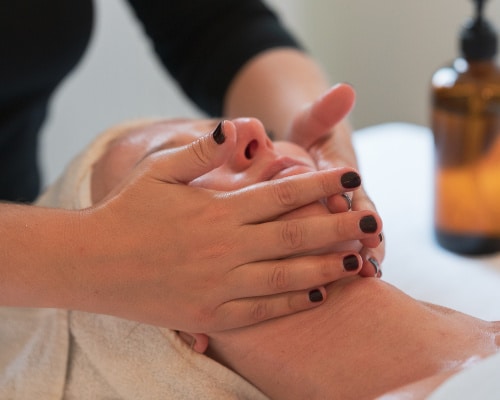 Massage visage méthode Renata França - Miracle Face - Massage Relaxant - Marie Gooris